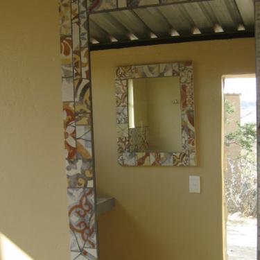 Duschraum mit Mosaikspiegel